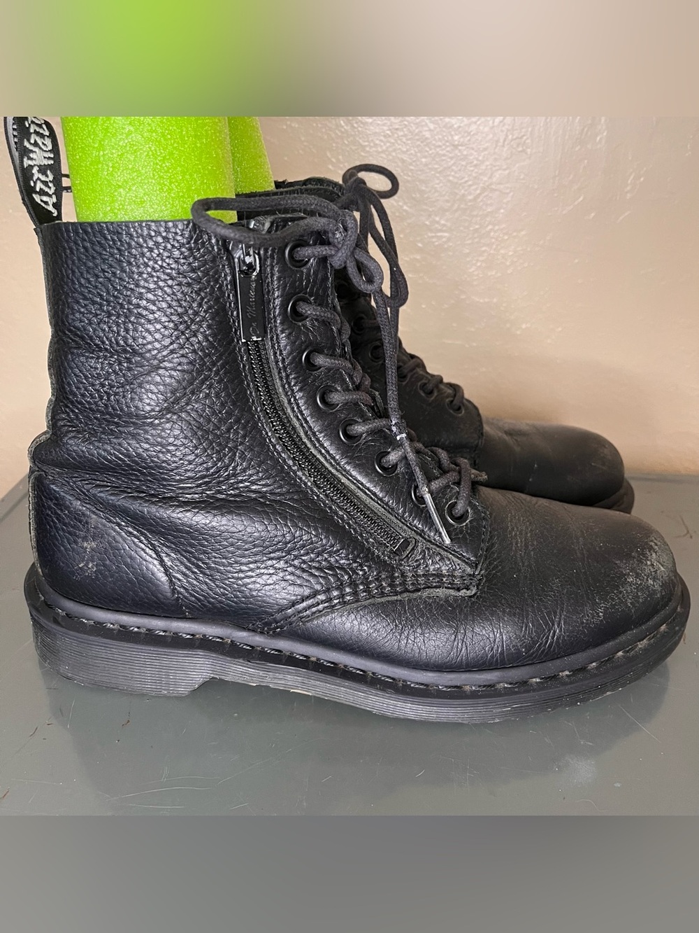 Dr. Martens 1460 Pascal w/ Zip Black Grained Leather Boots Womens size 9